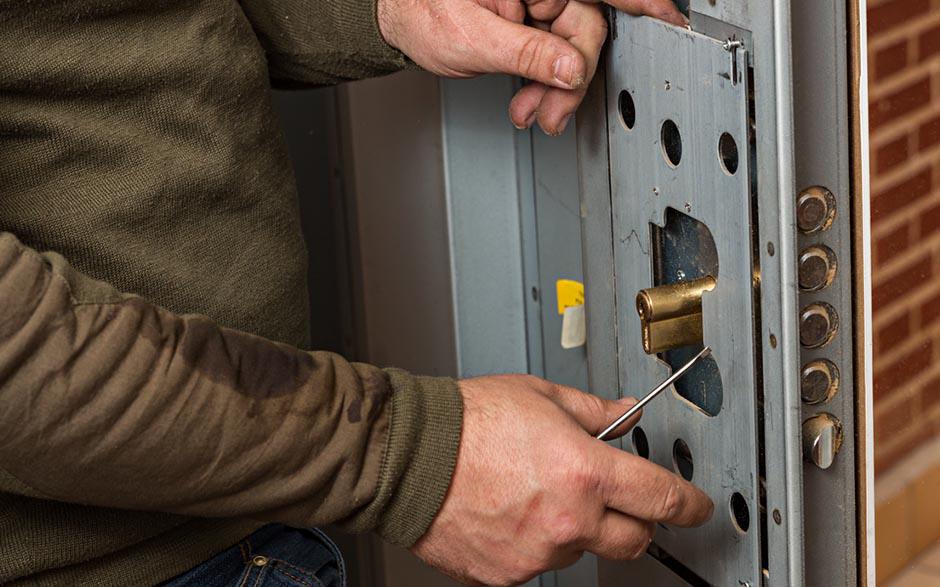 changer serrure porte de garage Maisons-Alfort